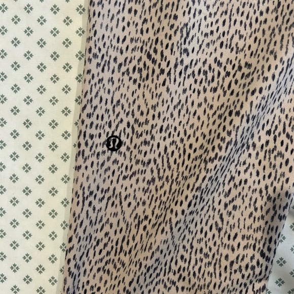 Lululemon cream and black tar cheetah cropped stretch trouser. - Picture 2 of 5